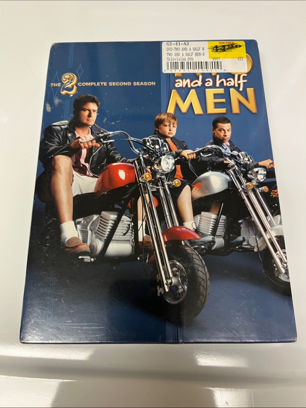 Two and a half MEN Complete Second Season - Blue Cover